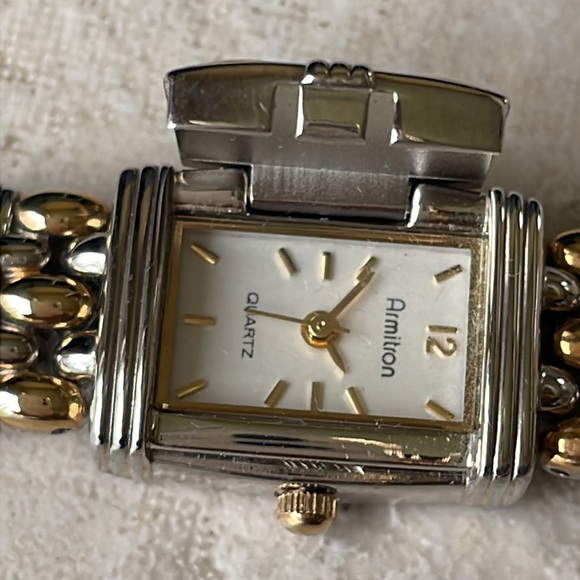 Armitron lady battery water resistant silver and gold - Picture 2 of 7